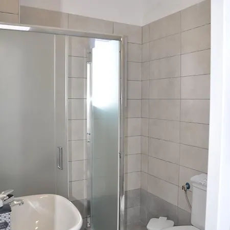 Akrogiali מלון *