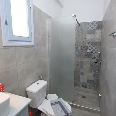 Akrogiali * אגיאלי